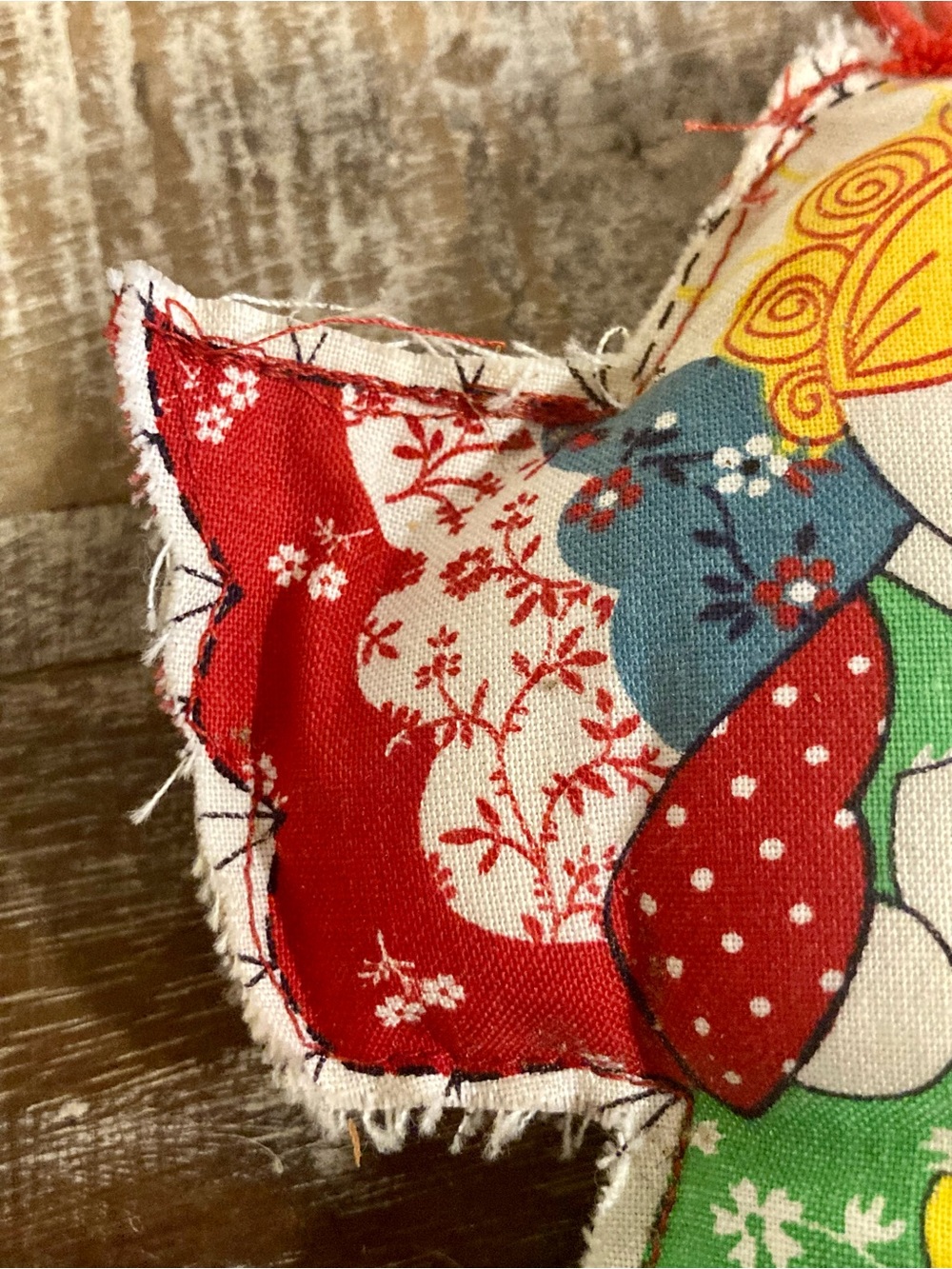 Vintage Holiday Angel Fabric Ornament - Red & Green 1980s Handmade Noel - Picture 11 of 12